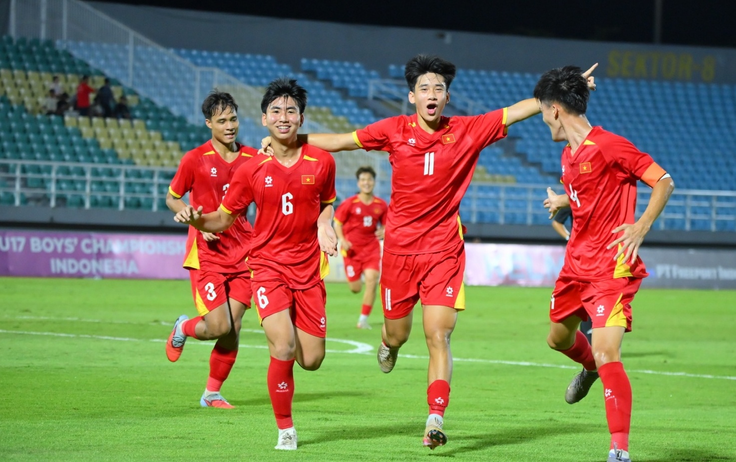 U17 Việt Nam vô địch: Dấu ấn HLV Roland và “hệ sinh thái” CLB Hà Nội