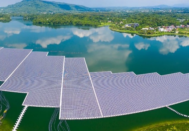 Nhà máy điện mặt trời KN Ia Ly - Gia Lai: Hơn 714.000 tấm pin lắp trên 575 ha mặt nước