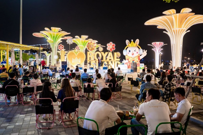 Dồn dập sự kiện dịp lễ 30/4, Vinhomes Royal Island hút khách, kích hoạt hệ sinh thái kinh doanh