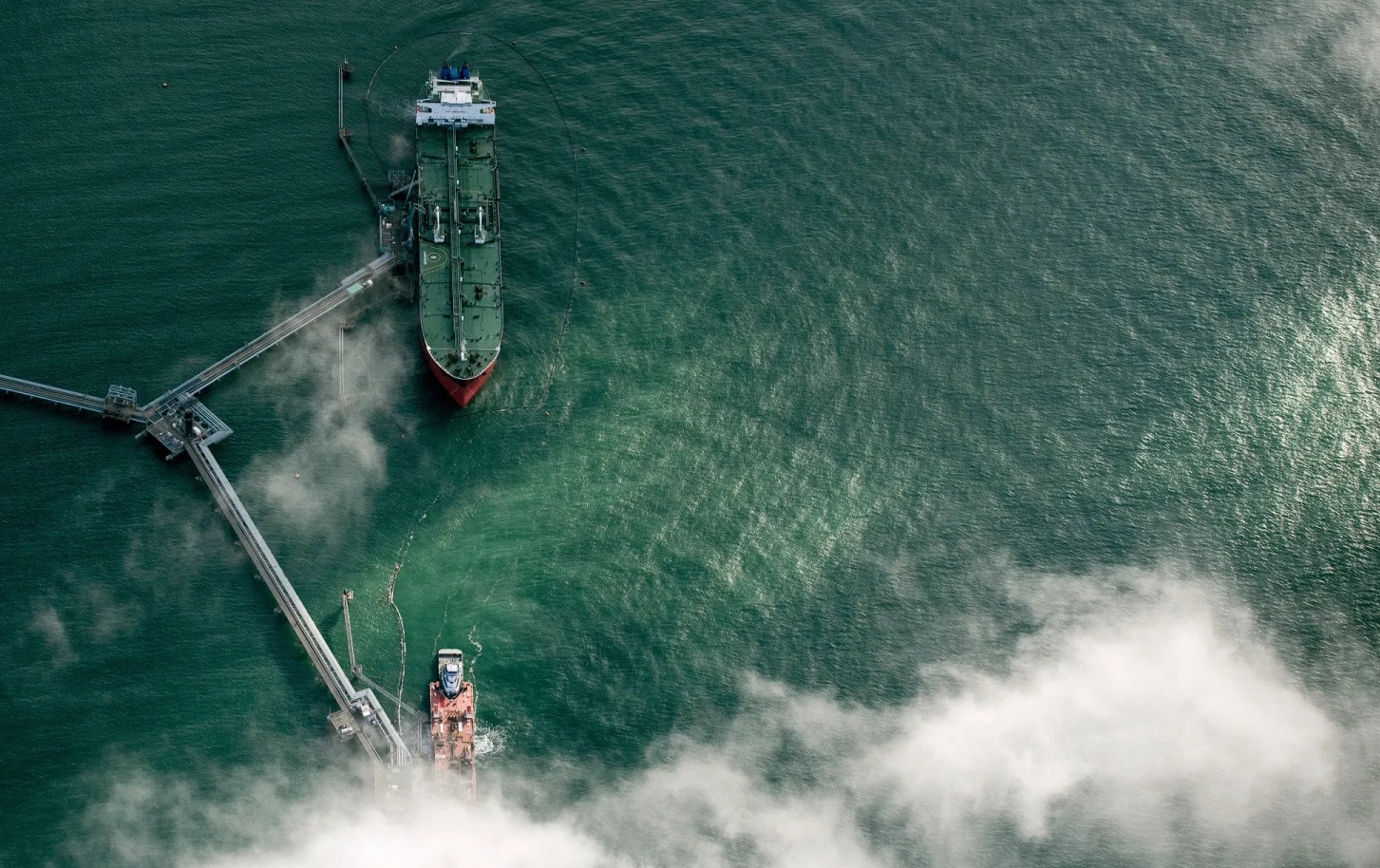 Mỹ tăng chuyển nhiên liệu quân sự sang Thái Bình Dương do gián đoạn Hormuz