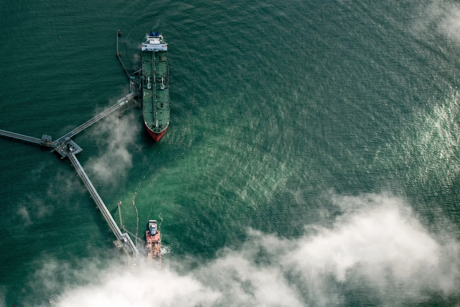 Mỹ tăng chuyển nhiên liệu quân sự sang Thái Bình Dương do gián đoạn Hormuz