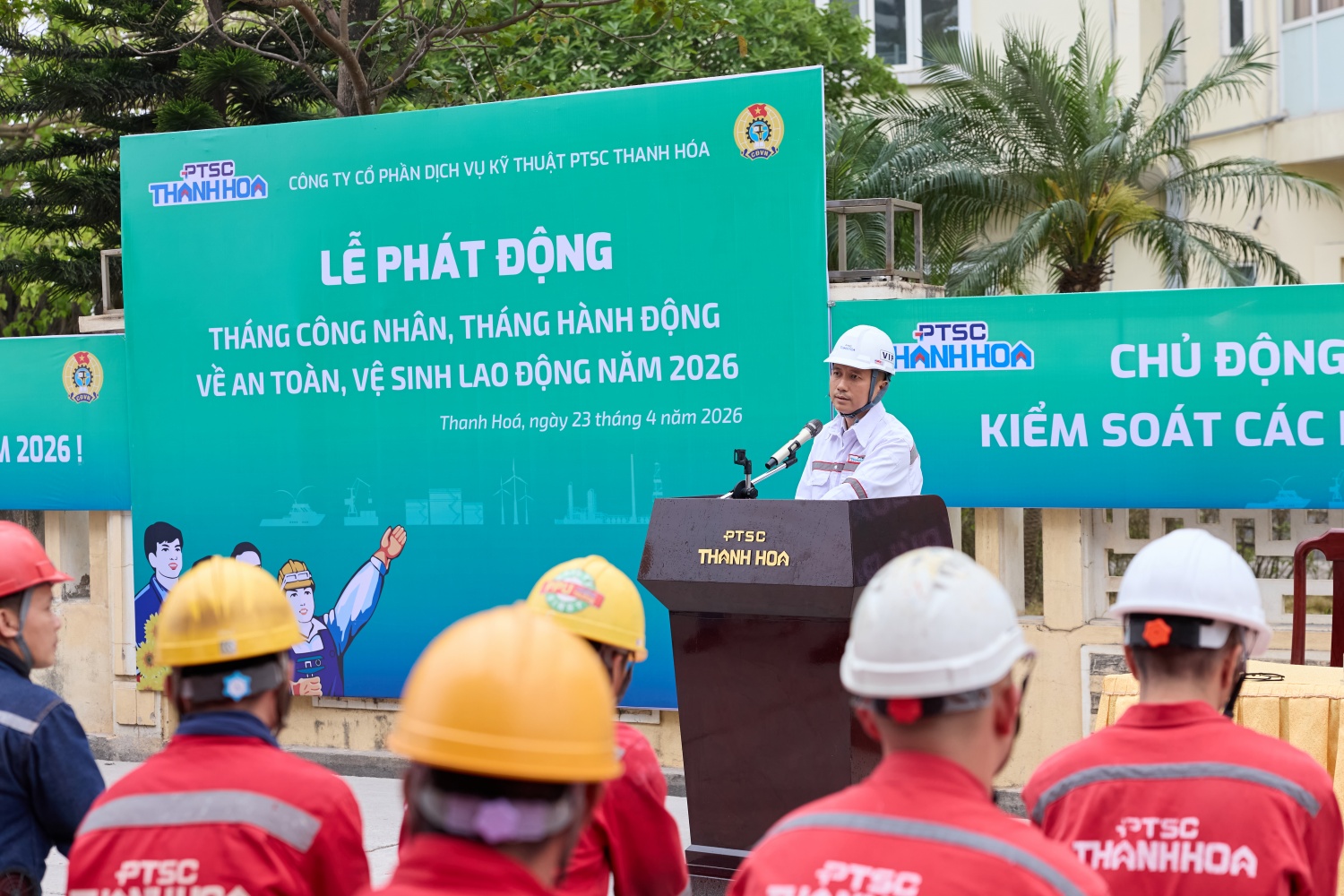 Ông Đỗ Tiến Công – Chủ tịch Công đoàn Công ty phát biểu tại buổi lễ