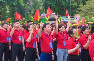 Khí thế người lao động Petrovietnam tại Lễ diễu hành kỷ niệm 140 năm Ngày Quốc tế Lao động