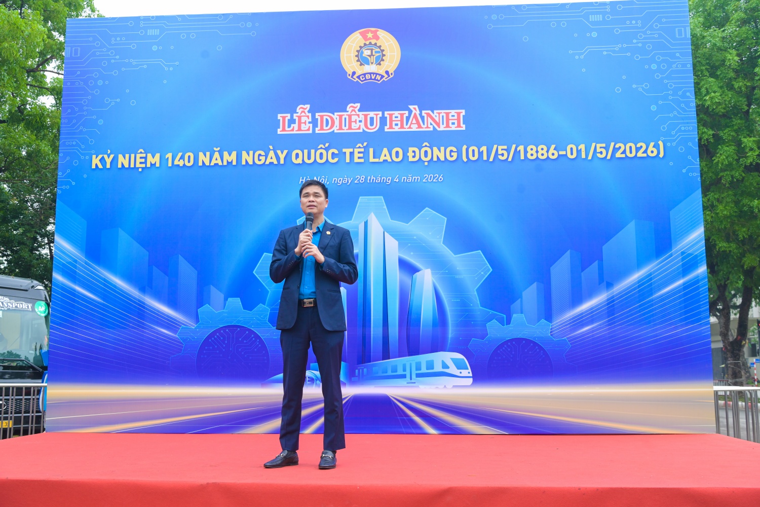 Khí thế người lao động Petrovietnam tại lễ diễu hành kỷ niệm 140 năm Ngày Quốc tế Lao động