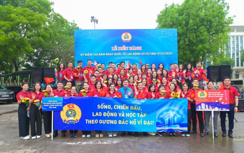 Khí thế người lao động Petrovietnam tại lễ diễu hành kỷ niệm 140 năm Ngày Quốc tế Lao động