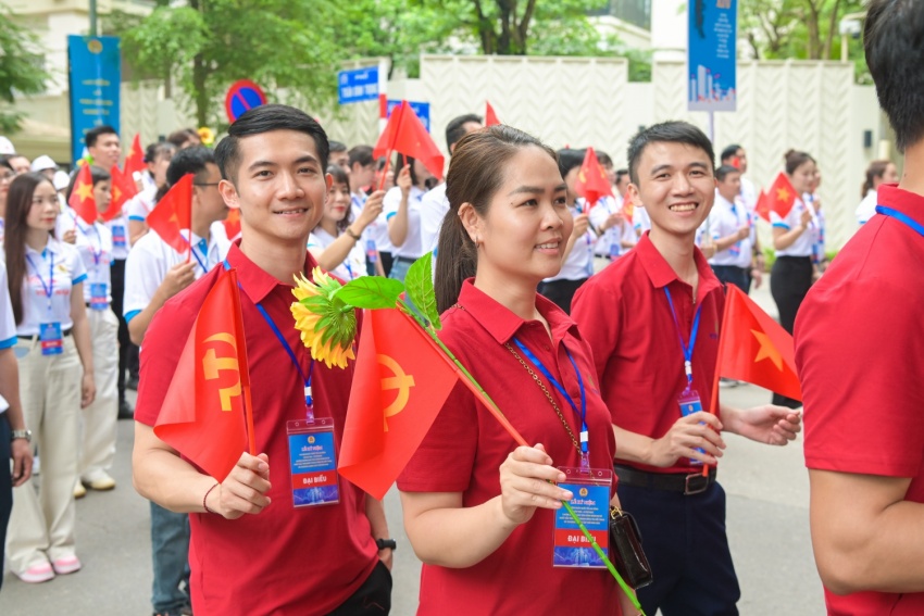 Khí thế người lao động Petrovietnam tại lễ diễu hành kỷ niệm 140 năm Ngày Quốc tế Lao động