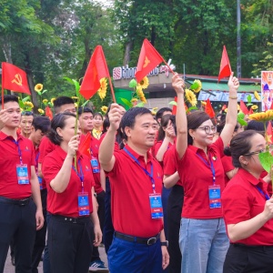 Khí thế người lao động Petrovietnam tại Lễ diễu hành kỷ niệm 140 năm Ngày Quốc tế Lao động