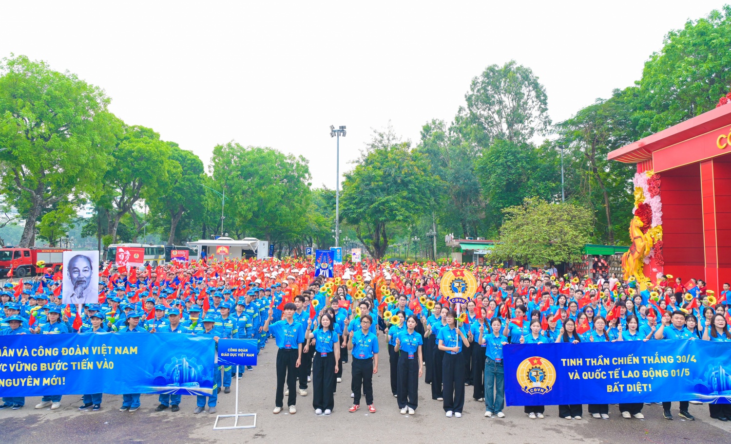 [Chùm ảnh] Công đoàn Petrovietnam ghi dấu ấn tại Lễ kỷ niệm 140 năm Ngày Quốc tế Lao động