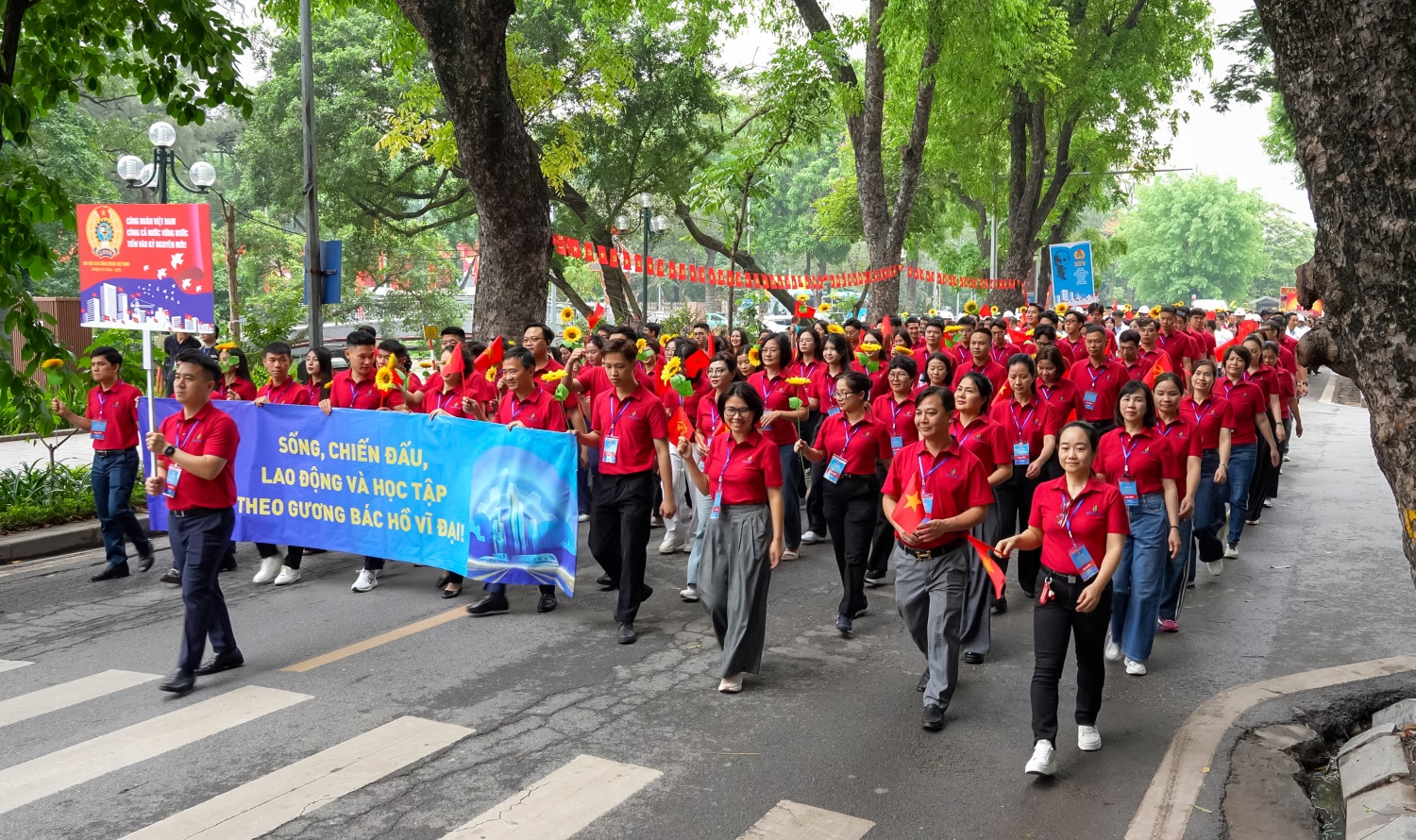 [Chùm ảnh] Công đoàn Petrovietnam ghi dấu ấn tại Lễ kỷ niệm 140 năm Ngày Quốc tế Lao động