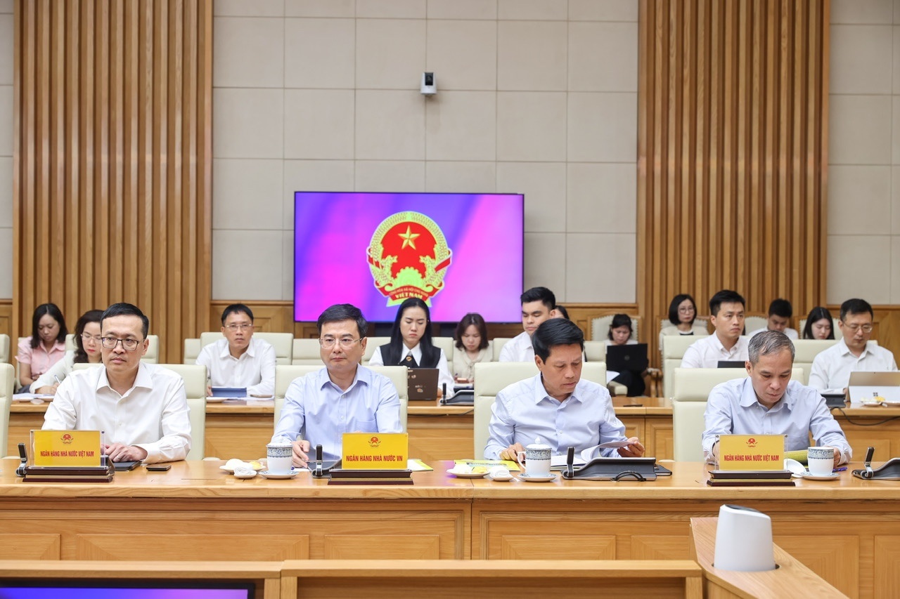 Thủ tướng Lê Minh Hưng làm việc với Ngân hàng Nhà nước