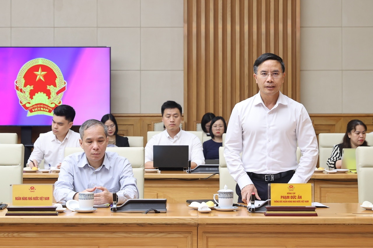 Thủ tướng Lê Minh Hưng làm việc với Ngân hàng Nhà nước