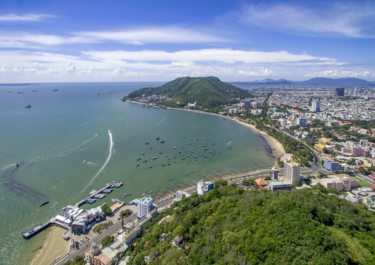 Cần khung thể chế đủ mạnh để tích hợp các ngành, kiểm soát rủi ro và tránh “bẫy"  tăng trưởng nóng