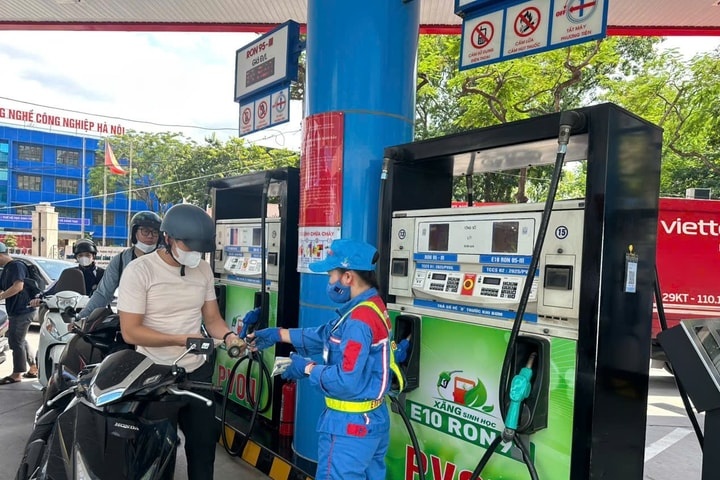 Kéo dài giảm thuế nhập khẩu xăng dầu về 0% đến hết tháng 6/2026