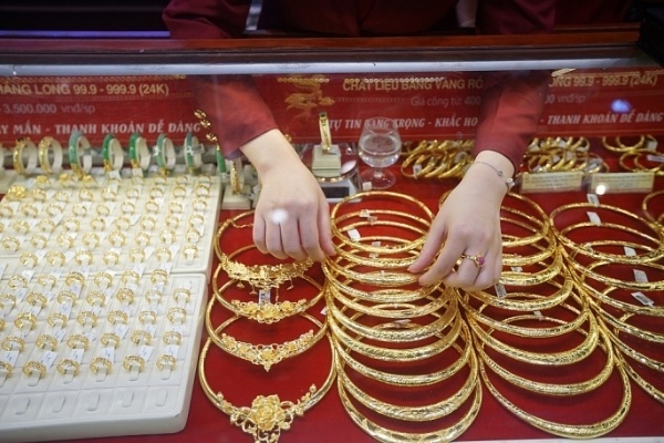 Giá vàng hôm nay 4/5: Đi ngang, SJC duy trì 166 triệu đồng/lượng