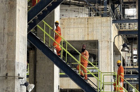 Tỉ phú Aliko Dangote và bước ngoặt năng lượng Nigeria