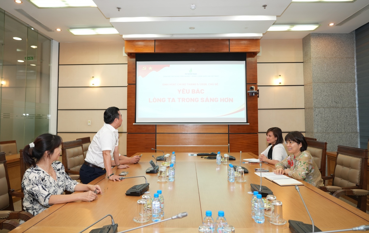 Chi bộ Đổi mới Doanh nghiệp và Phân tích Dự báo thuộc Đảng bộ bộ phận Ban Kinh tế Đầu tư
