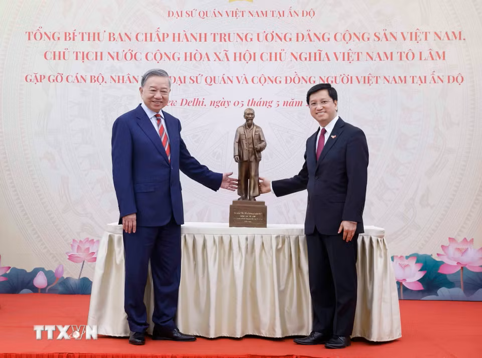 Tổng Bí thư, Chủ tịch nước Tô Lâm gặp gỡ cộng đồng người Việt Nam tại Ấn Độ