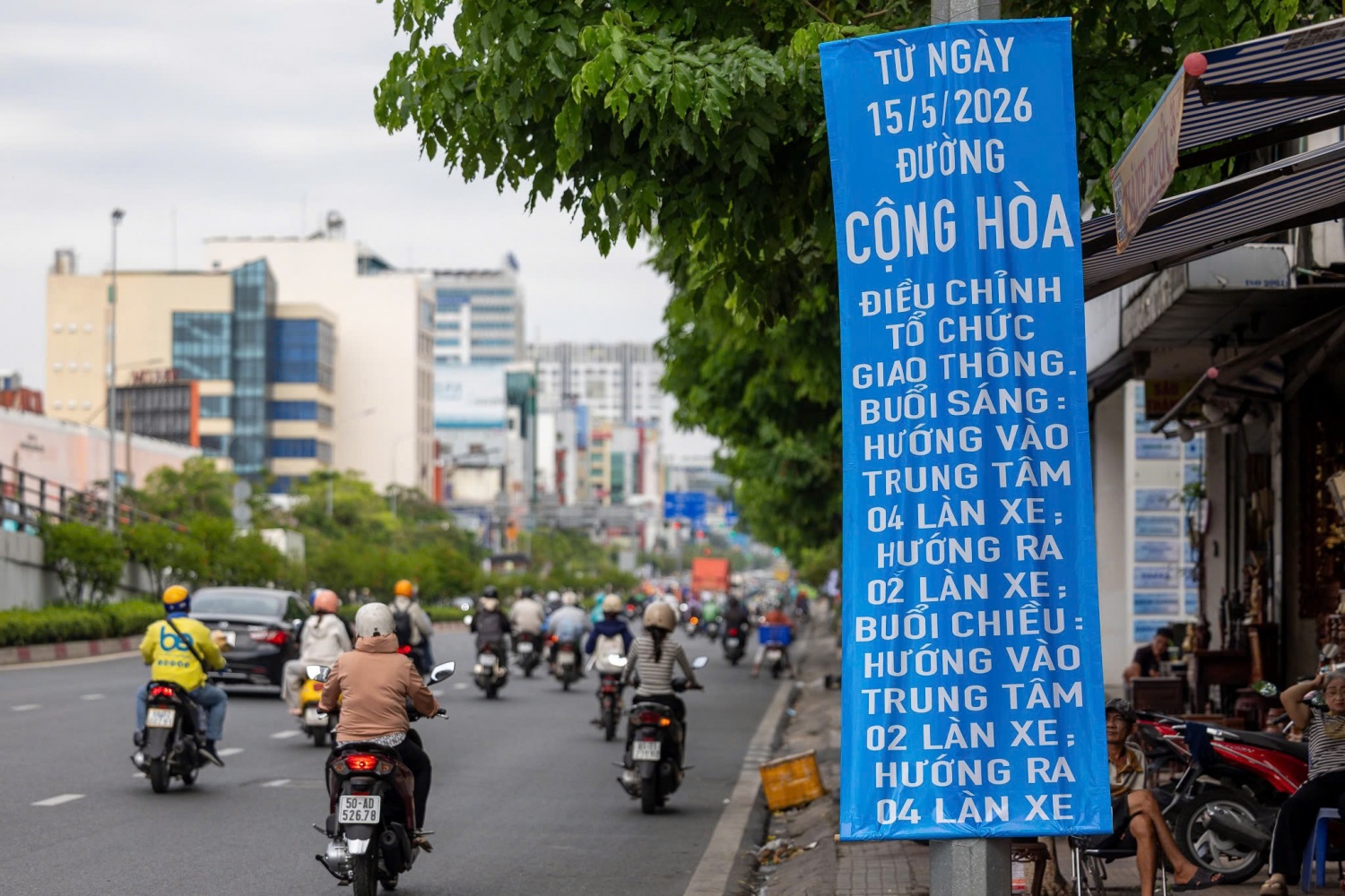 [Chùm ảnh] Tuyến đường đầu tiên tại TP HCM phân làn 3 chiều