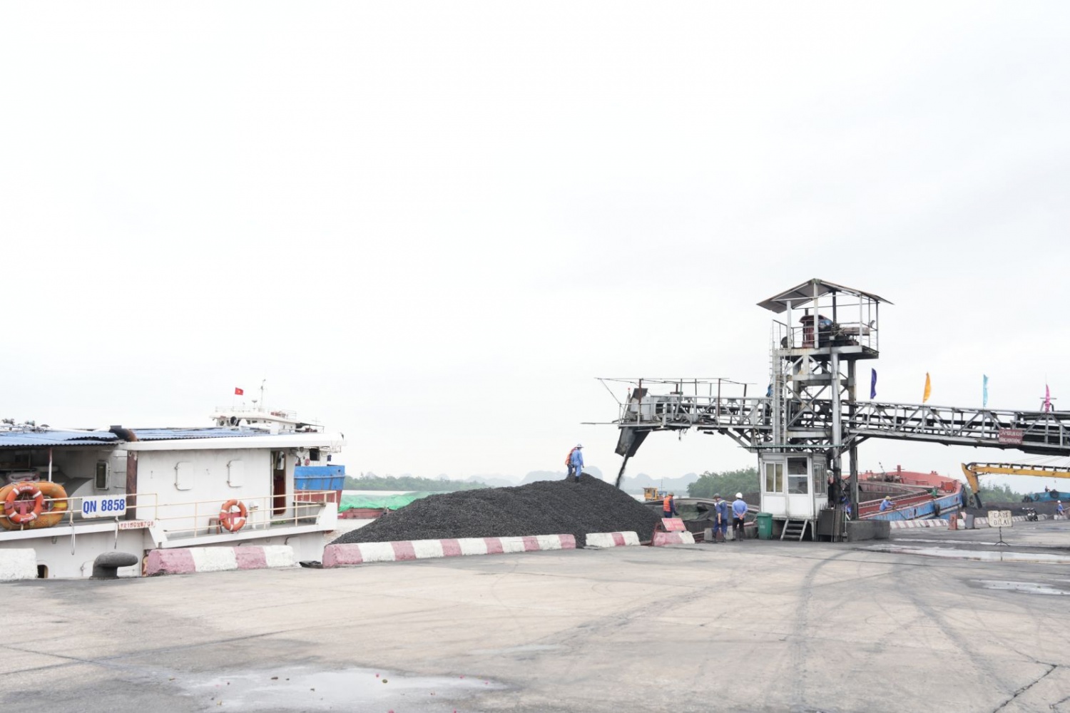 TKV sản xuất và tiêu thụ than 