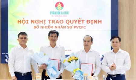 PVCFC công bố và trao các quyết định về công tác cán bộ