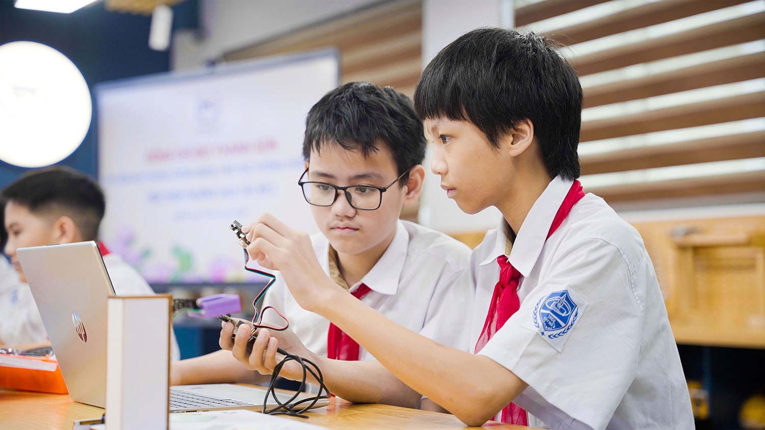 STEM Petrovietnam góp phần chắp cánh học sinh vào Chung kết quốc gia VSAR 2025-2026
