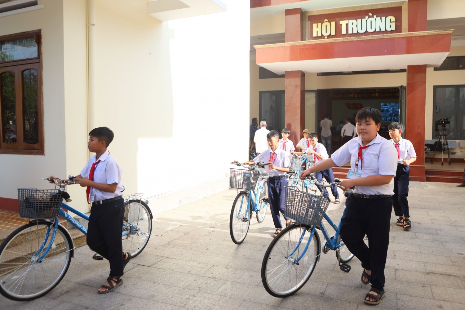 Petrovietnam đồng hành cùng Đoàn ĐBQH tỉnh Gia Lai trao tặng hàng trăm xe đạp cho học sinh