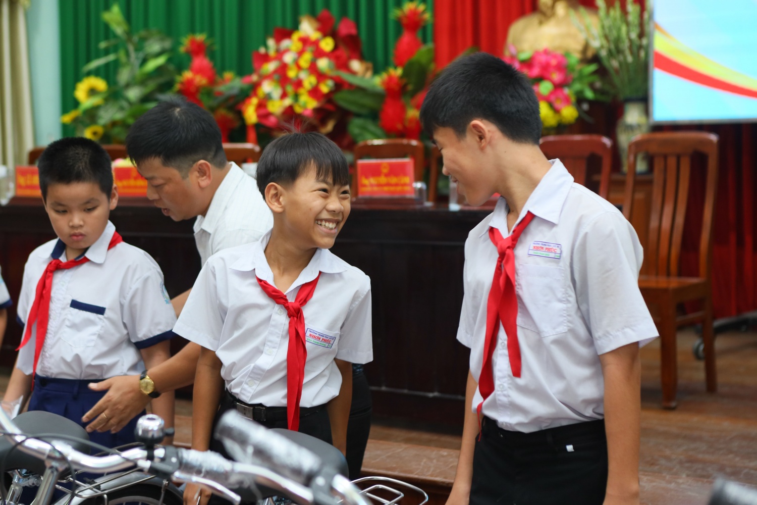 Petrovietnam đồng hành cùng Đoàn ĐBQH tỉnh Gia Lai trao tặng hàng trăm xe đạp cho học sinh