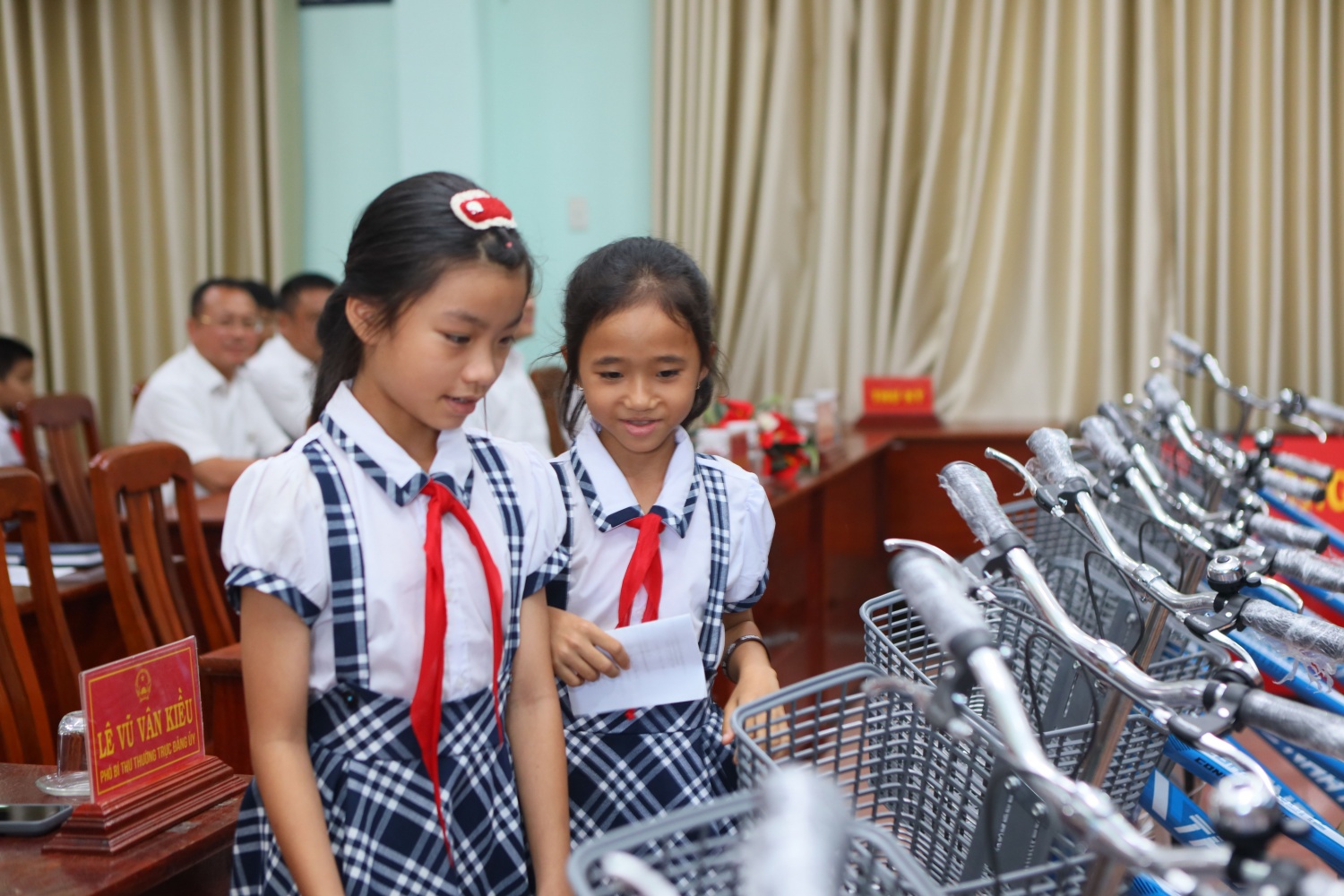 Tiếp sức đến trường, Petrovietnam đồng hành cùng Đoàn ĐBQH tỉnh Gia Lai trao tặng hàng trăm xe đạp cho học sinh