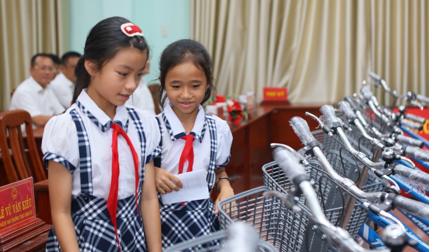 Petrovietnam đồng hành cùng Đoàn ĐBQH tỉnh Gia Lai trao tặng hàng trăm xe đạp cho học sinh