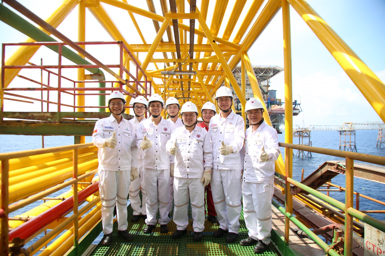Đoàn công tác Tổng LĐLĐ Việt Nam thăm, động viên NLĐ Petrovietnam trên các công trình ngoài khơi