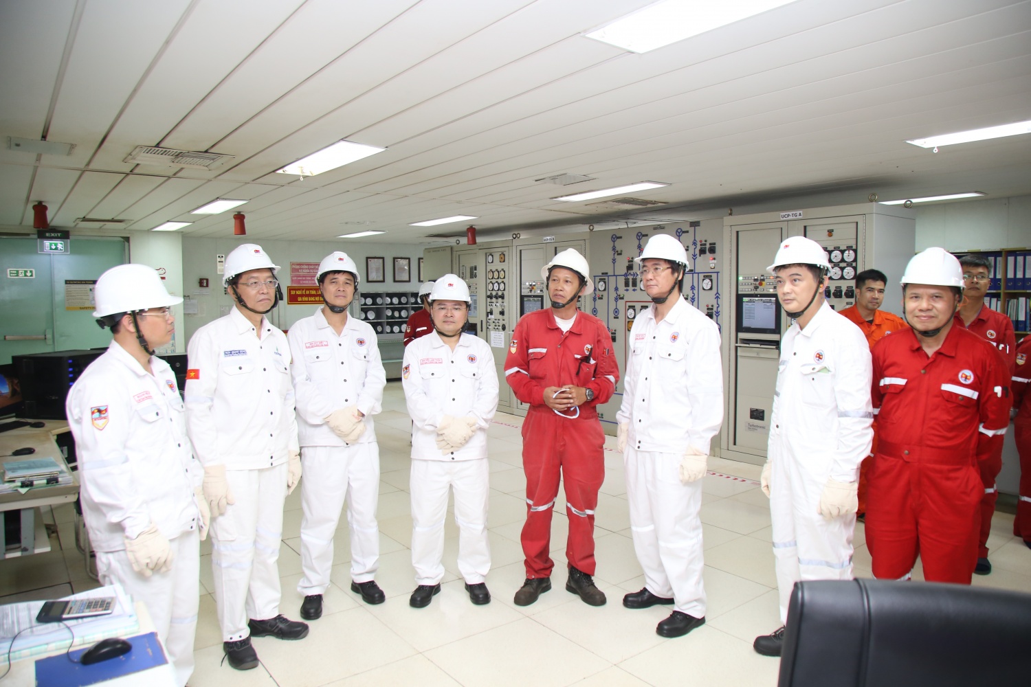 Đoàn công tác Tổng LĐLĐ Việt Nam thăm, động viên NLĐ Petrovietnam trên các công trình ngoài khơi
