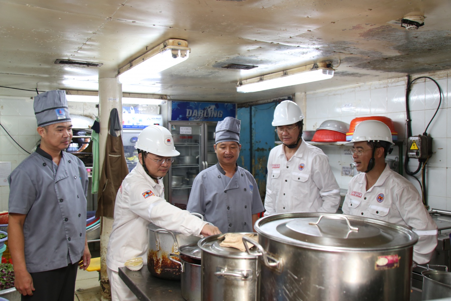 Đoàn công tác Tổng LĐLĐ Việt Nam thăm, động viên NLĐ Petrovietnam trên các công trình ngoài khơi