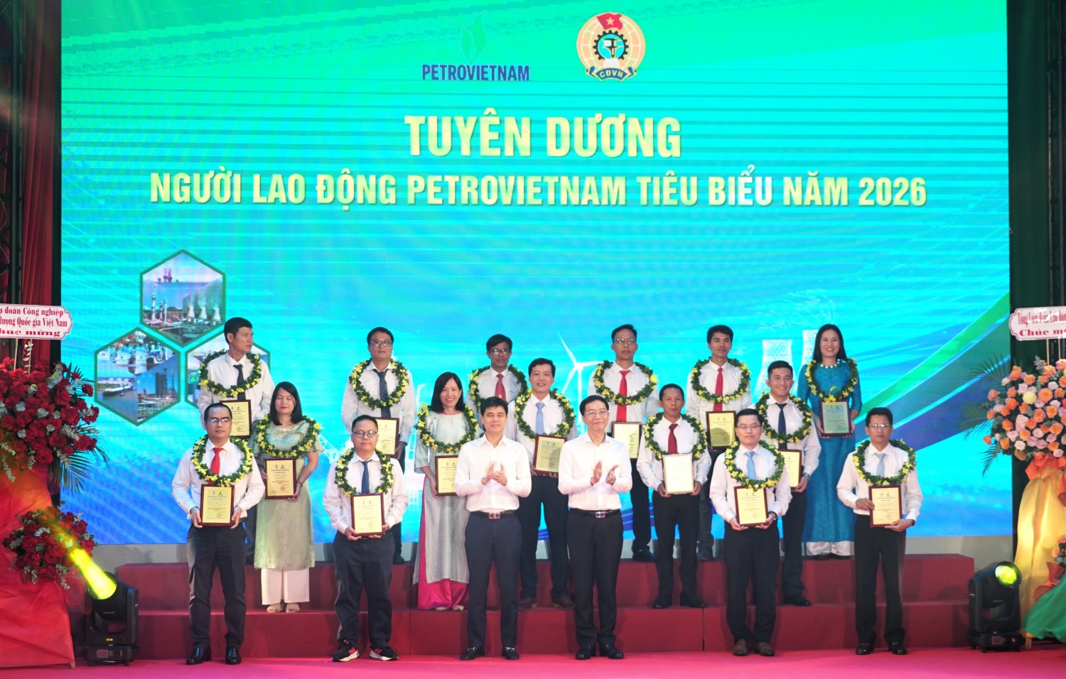 Tuyên dương NLĐ Petrovietnam tiêu biểu - Khởi động Tháng Công nhân, Tháng hành động về ATVSLĐ năm 2026