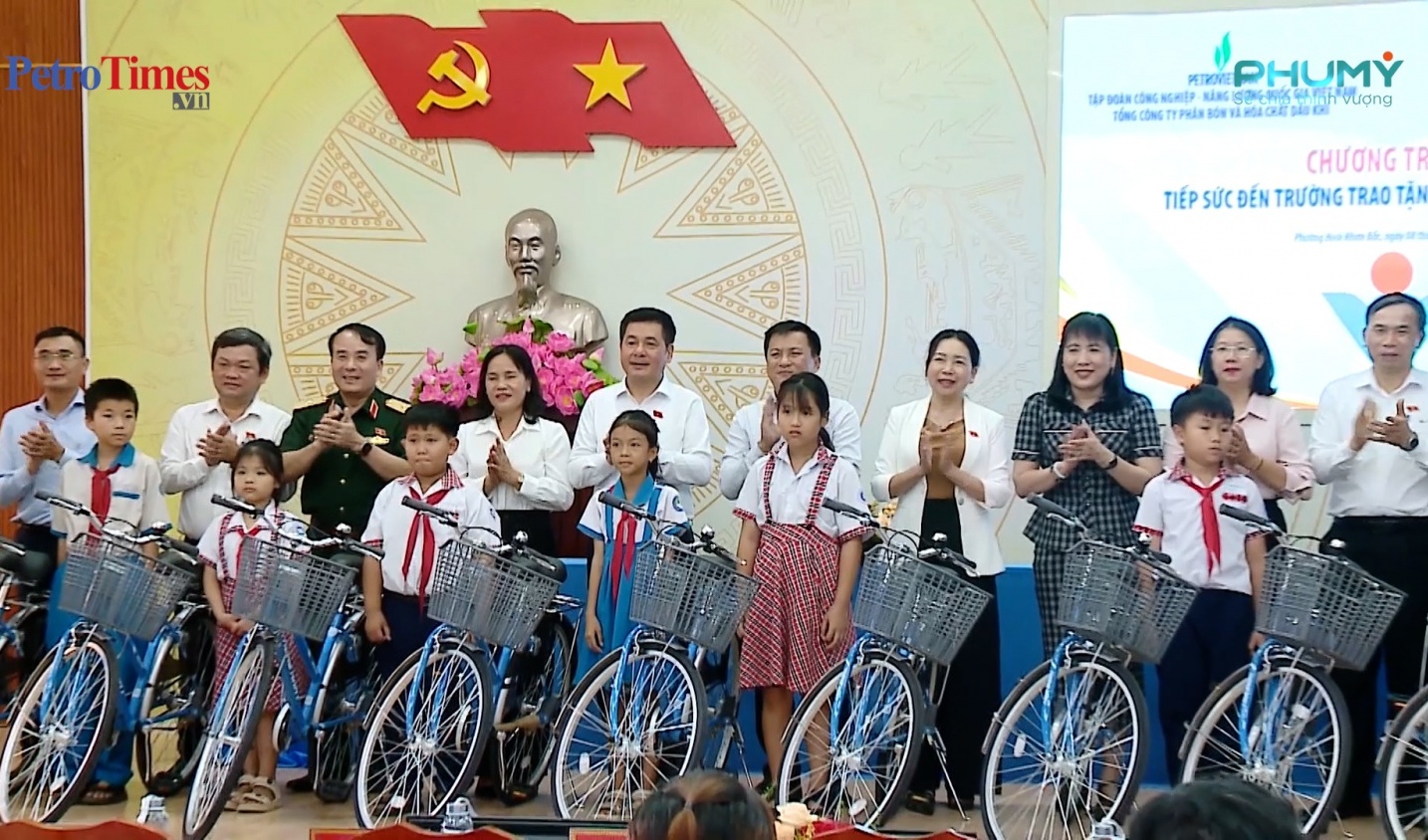 [VIDEO] Petrovietnam đồng hành cùng Đoàn ĐBQH tỉnh Gia Lai trao tặng hàng trăm xe đạp cho học sinh