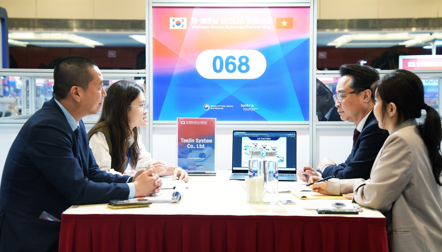 Việt - Hàn tăng tốc giao thương: 30 phút “bắt tay” tại sự kiện chốt những thương vụ triệu USD