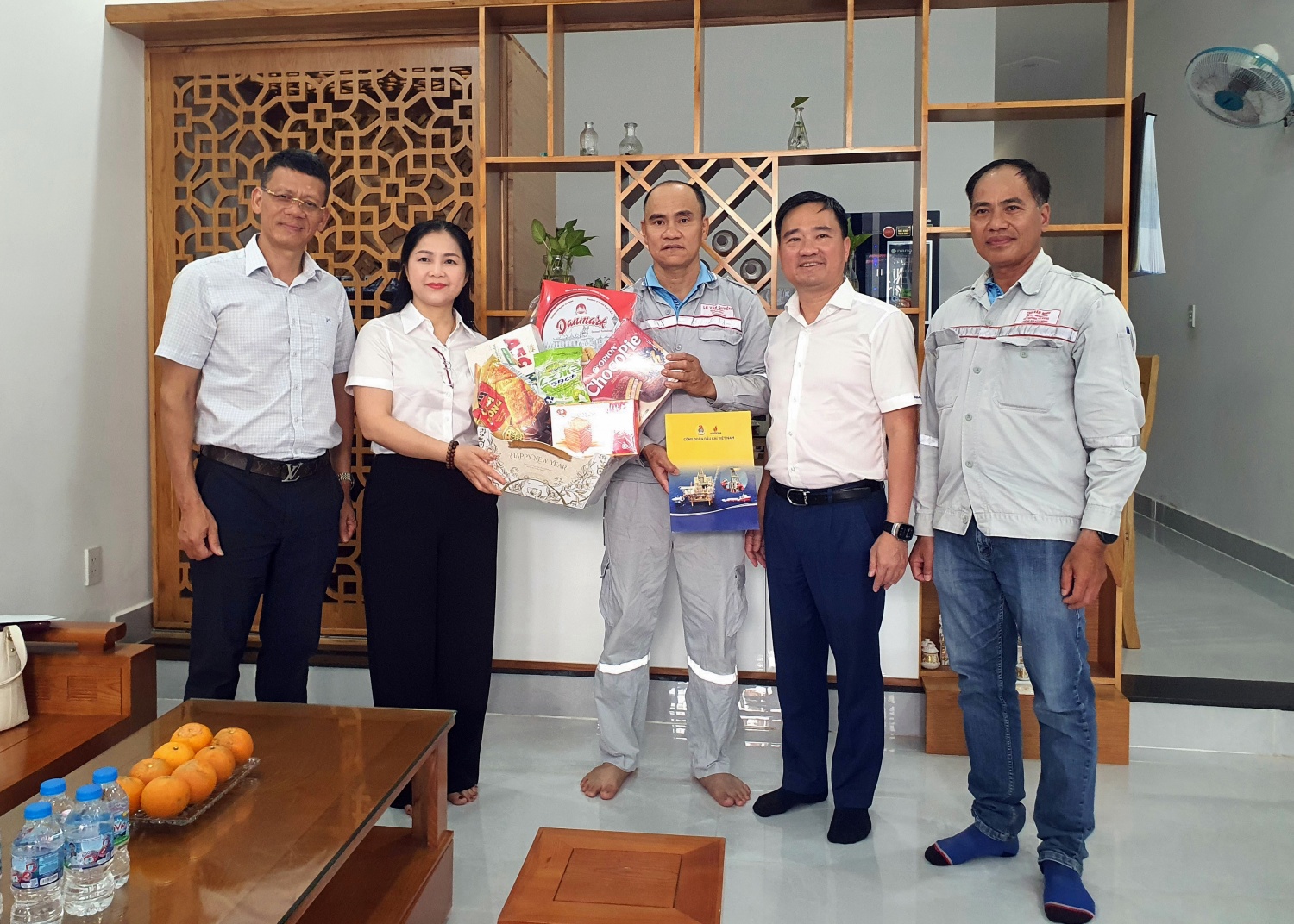 Công đoàn Petrovietnam thăm và tặng quà người lao động Vietsovpetro nhân tháng công nhân 2026