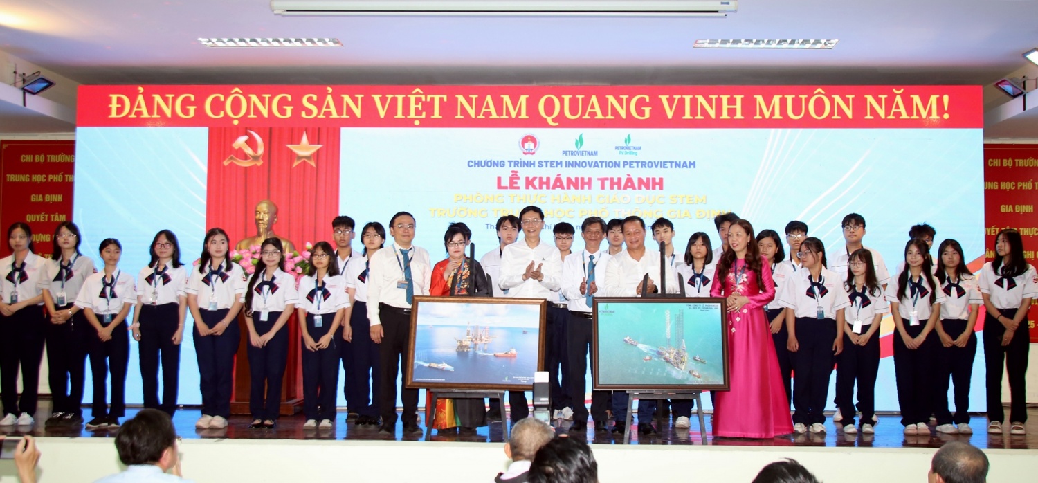 Khánh thành phòng STEM Trường THPT Gia Định (TP HCM): “Cánh tay nối dài” chạm tới ước mơ
