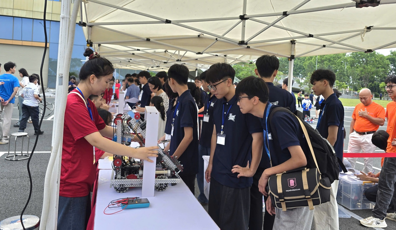 Hàng nghìn học sinh hội tụ tại NIC Hòa Lạc tranh tài Vô địch Quốc gia STEM, AI và Robotics