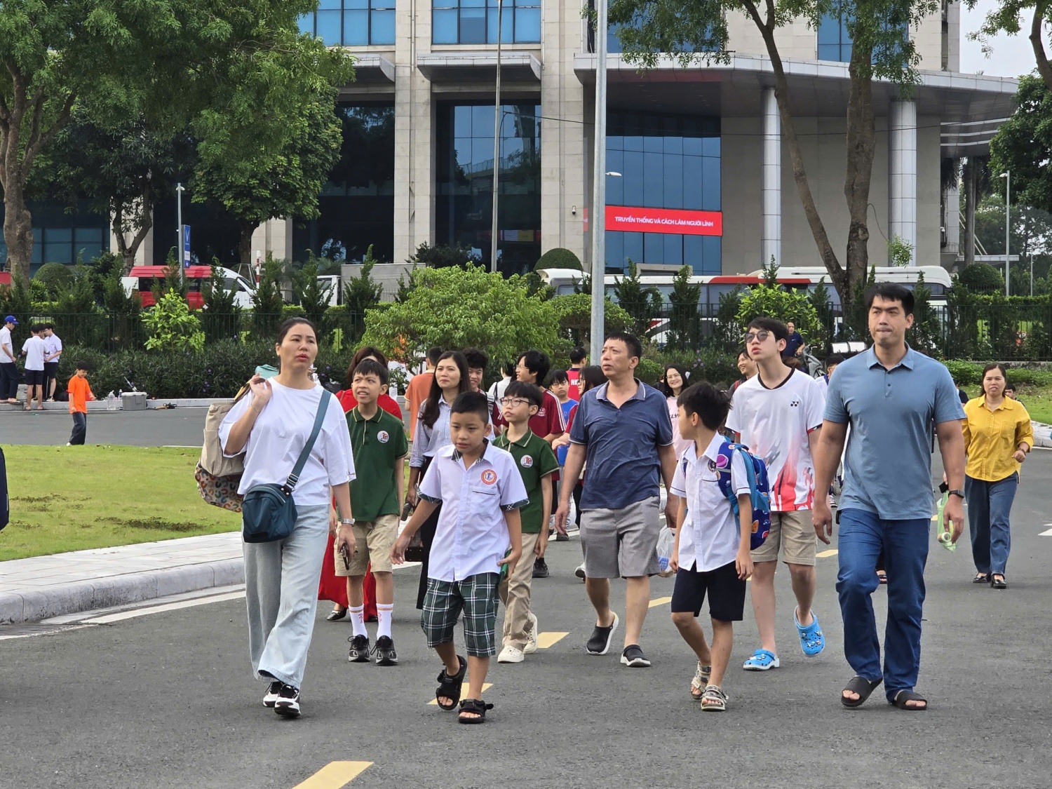 Hàng nghìn học sinh hội tụ tại NIC Hòa Lạc tranh tài Vô địch Quốc gia STEM, AI và Robotics