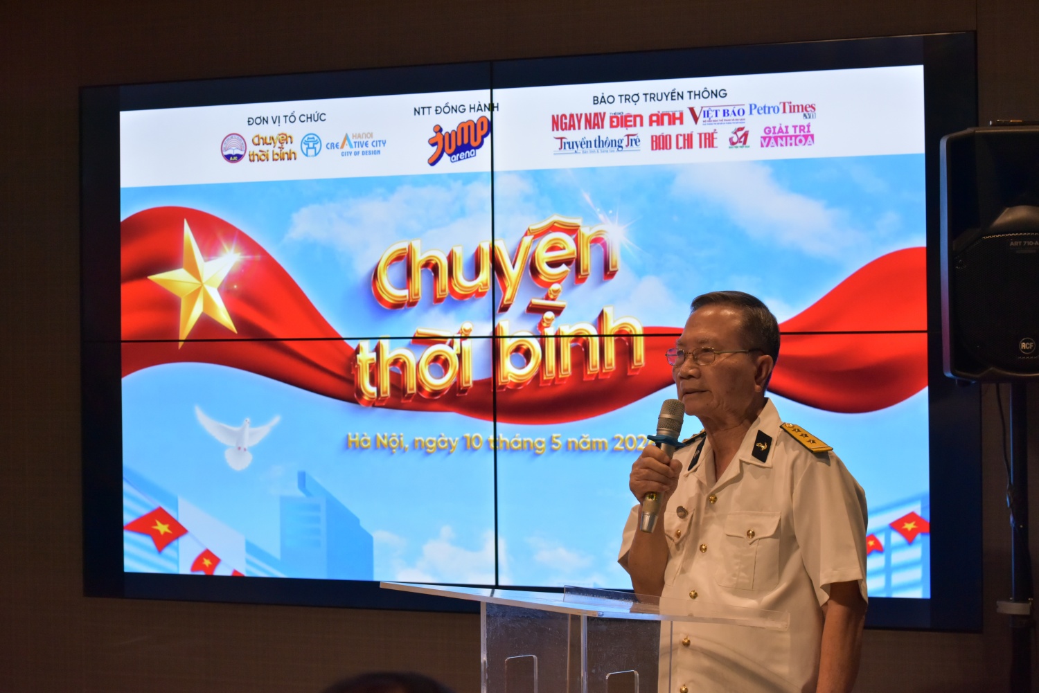 Cựu chiến binh Nguyễn Đình Quốc phát biểu tại Lễ khai mạc buổi Trưng bày