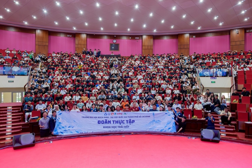 500 sinh viên Trường Đại học Bách khoa TP HCM tham quan kiến tập tại Vietsovpetro