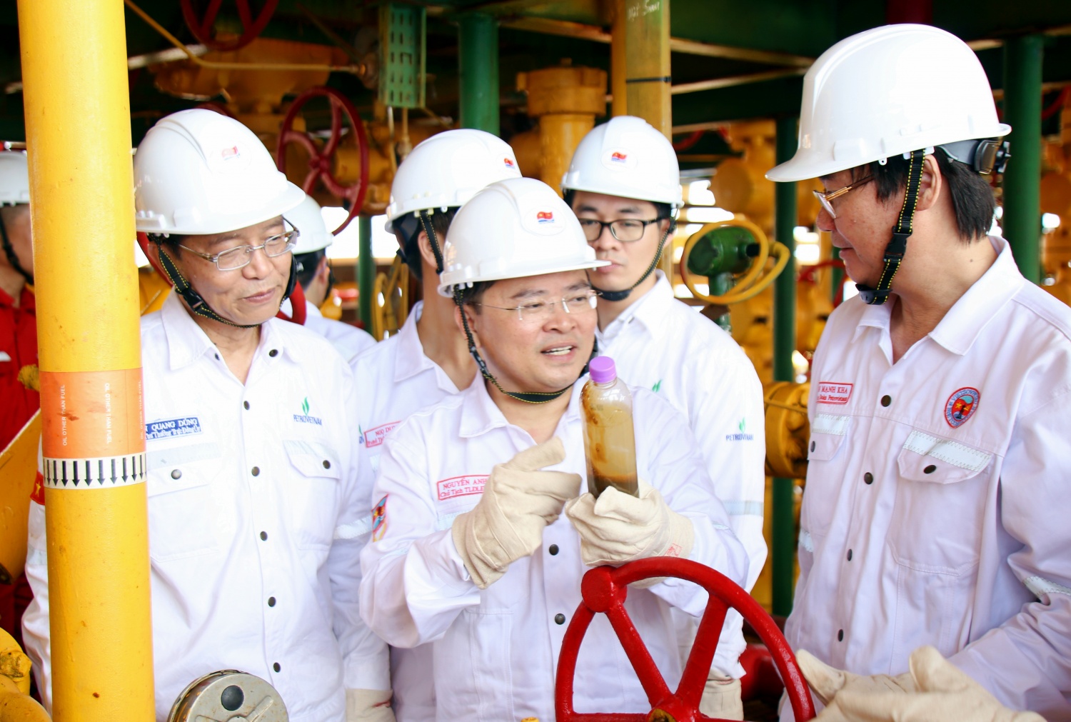 Cuộc sống của những người giữ lửa trên giàn ở Vietsovpetro