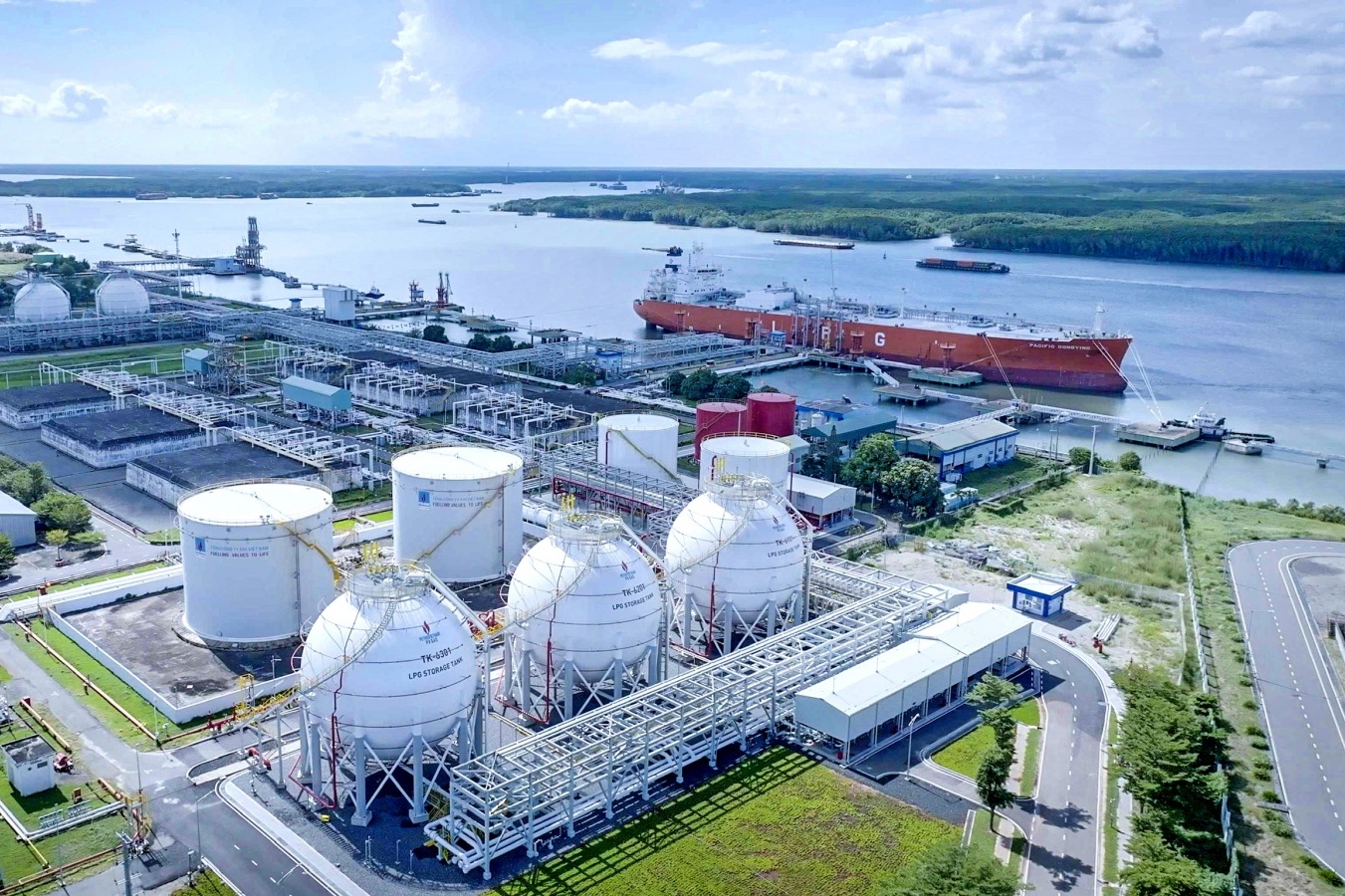 Làm gì để bảo đảm an ninh năng lượng?