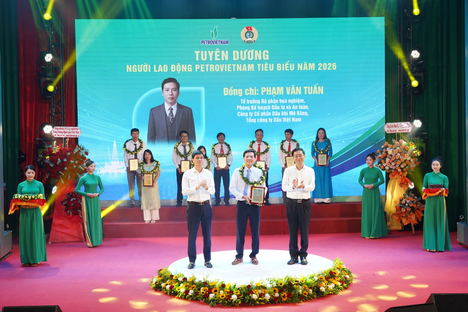 Anh Phạm Văn Tuấn nhận tuyên dương “Người lao động Petrovietnam tiêu biểu” năm 2026