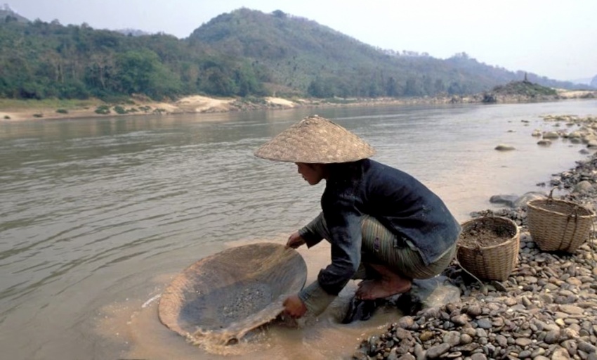 Thuở con người đi tìm vàng bằng mắt thường