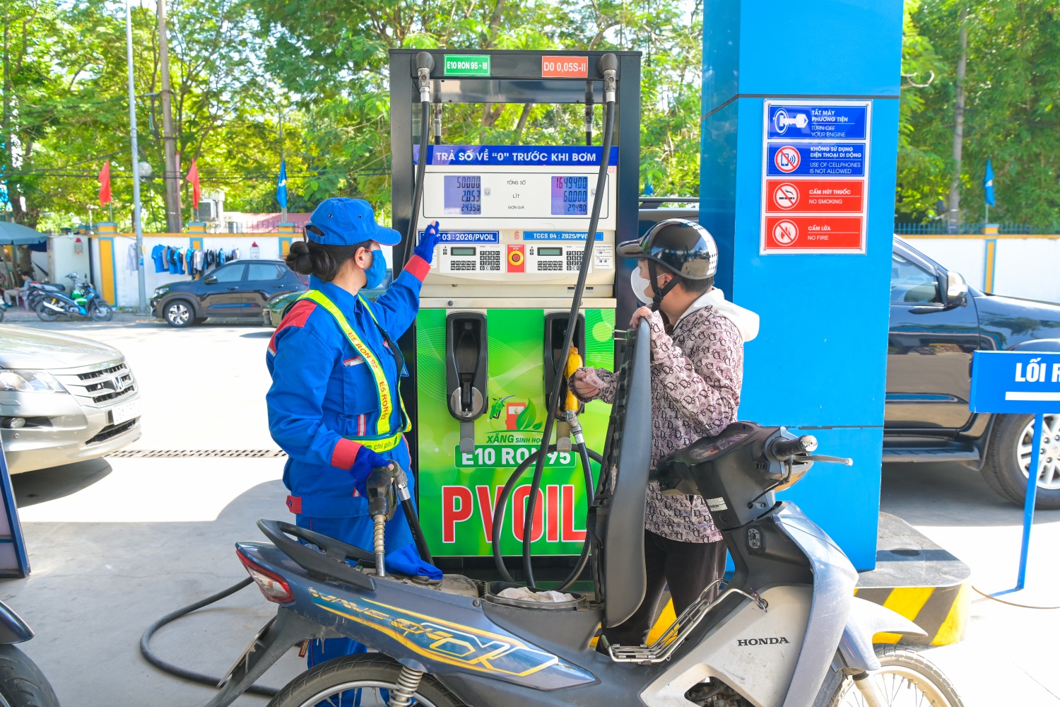 Gần 1.000 cửa hàng xăng dầu PVOIL đã sẵn sàng kinh doanh xăng E10
