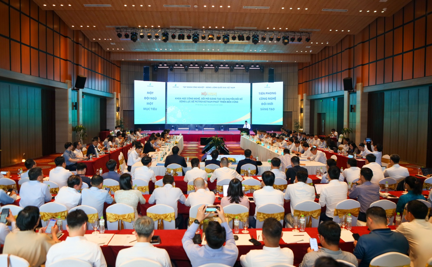 [Chùm ảnh] Petrovietnam tổ chức Hội nghị KHCN, ĐMST và CĐS - Động lực để phát triển bền vững