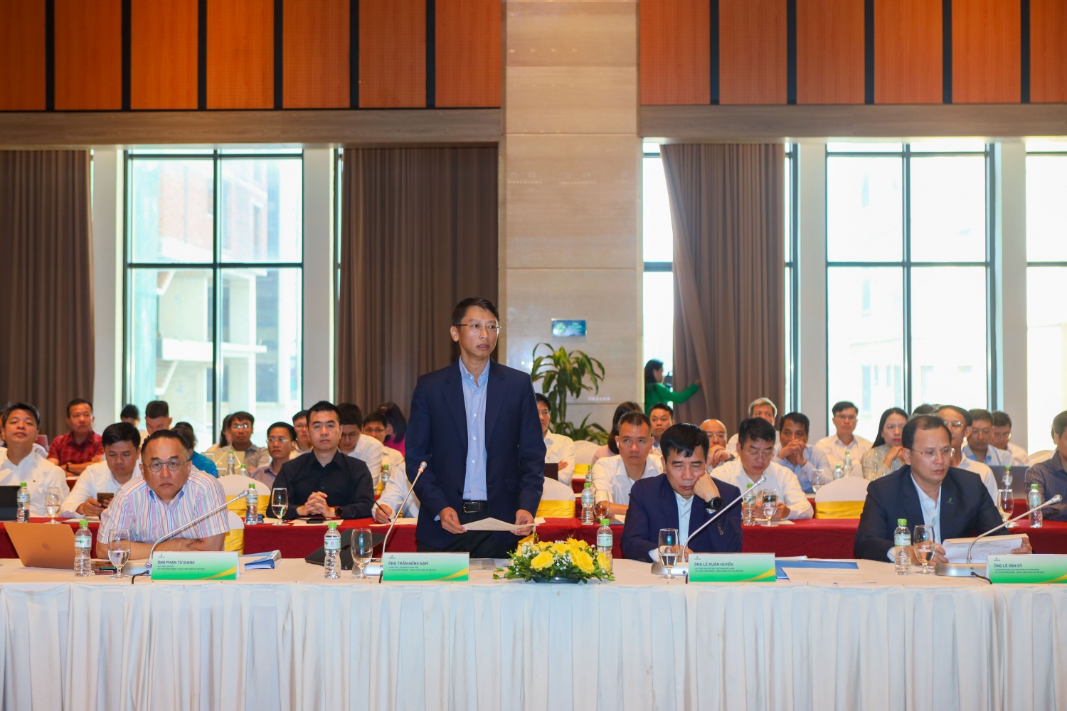 Chủ trì hội nghị gồm ông Trần Hồng Nam - Thành viên HĐTV Tập đoàn; ông Lê Xuân Huyên - Phó Tổng Giám đốc phụ trách Ban Điều hành; ông Phan Tử Giang - Phó Tổng Giám đốc Tập đoàn; ông Lê Văn Sỹ - Trưởng Ban Khoa học Công nghệ và Chuyển đổi số Tập đoàn.