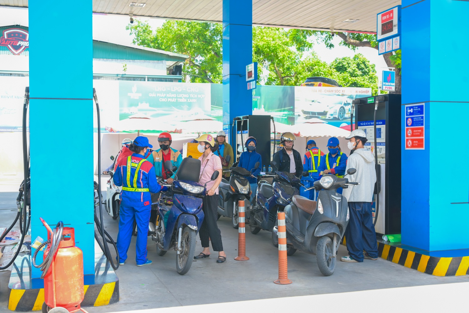 PVOIL chính thức bán xăng sinh học E10 trên toàn hệ thống cửa hàng xăng dầu