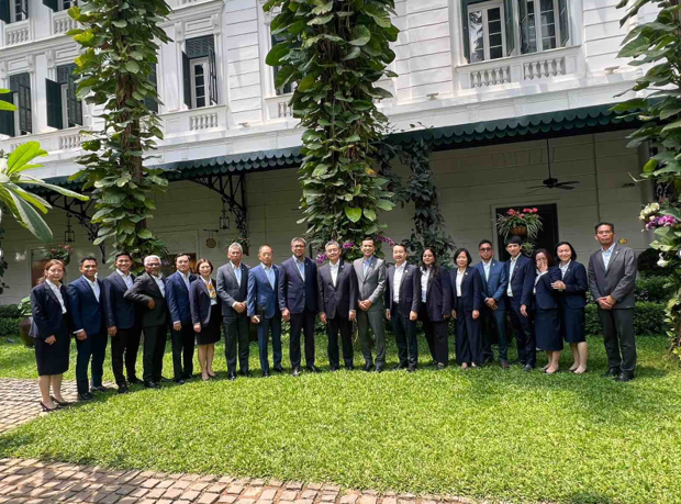 Đoàn làm việc hai bên chụp ảnh lưu niệm